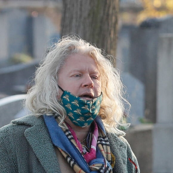 Pierre-Jean Chalençon assiste aux obsèques de Robert Castel (de son vrai nom Robert Moyal) au cimetière de Pantin, le 8 décembre 2020.