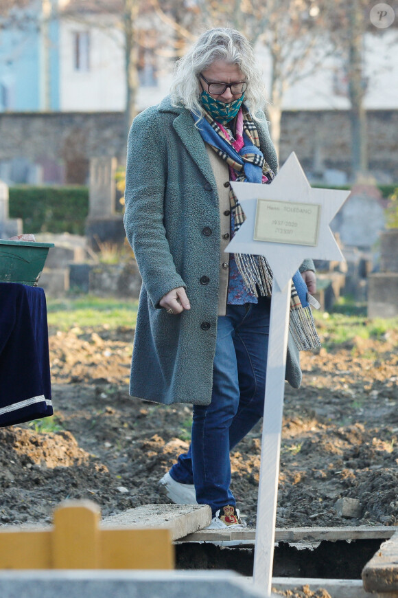 Pierre-Jean Chalençon assiste aux obsèques de Robert Castel (de son vrai nom Robert Moyal) au cimetière de Pantin, le 8 décembre 2020.