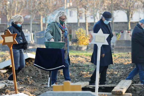 Pierre-Jean Chalençon assiste aux obsèques de Robert Castel (de son vrai nom Robert Moyal) au cimetière de Pantin, le 8 décembre 2020.