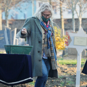 Pierre-Jean Chalençon assiste aux obsèques de Robert Castel (de son vrai nom Robert Moyal) au cimetière de Pantin, le 8 décembre 2020.