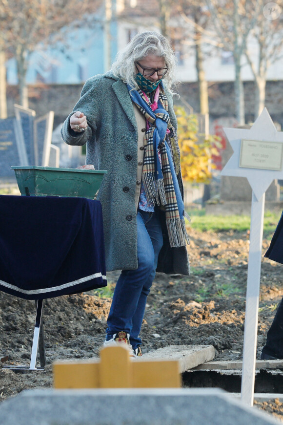 Pierre-Jean Chalençon assiste aux obsèques de Robert Castel (de son vrai nom Robert Moyal) au cimetière de Pantin, le 8 décembre 2020.