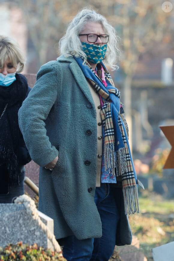 Pierre-Jean Chalençon assiste aux obsèques de Robert Castel (de son vrai nom Robert Moyal) au cimetière de Pantin, le 8 décembre 2020.