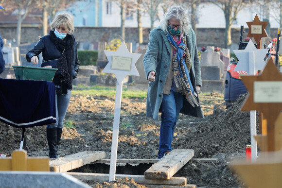Pierre-Jean Chalençon assiste aux obsèques de Robert Castel (de son vrai nom Robert Moyal) au cimetière de Pantin, le 8 décembre 2020.
