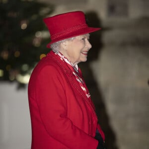 La reine Elisabeth II d'Angleterre - La famille royale se réunit devant le chateau de Windsor pour remercier les membres de l'Armée du Salut et tous les bénévoles qui apportent leur soutien pendant l'épidémie de coronavirus (COVID-19) et à Noël le 8 décembre 2020.