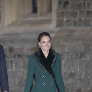 Le prince Edward de Wessex, la comtesse Sophie de Wessex , le prince William, duc de Cambridge, Catherine Kate Middleton, duchesse de Cambridge - La famille royale se réunit devant le chateau de Windsor pour remercier les membres de l'Armée du Salut et tous les bénévoles qui apportent leur soutien pendant l'épidémie de coronavirus (COVID-19) et à Noël le 8 décembre 2020.