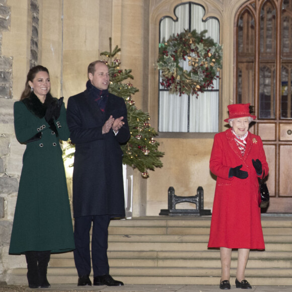 Catherine Kate Middleton, duchesse de Cambridge, le prince William, duc de Cambridge, la reine Elisabeth II d'Angleterre, le prince Charles, prince de Galles, Camilla Parker Bowles, duchesse de Cornouailles - La famille royale se réunit devant le chateau de Windsor pour remercier les membres de l'Armée du Salut et tous les bénévoles qui apportent leur soutien pendant l'épidémie de coronavirus (COVID-19) et à Noël le 8 décembre 2020.