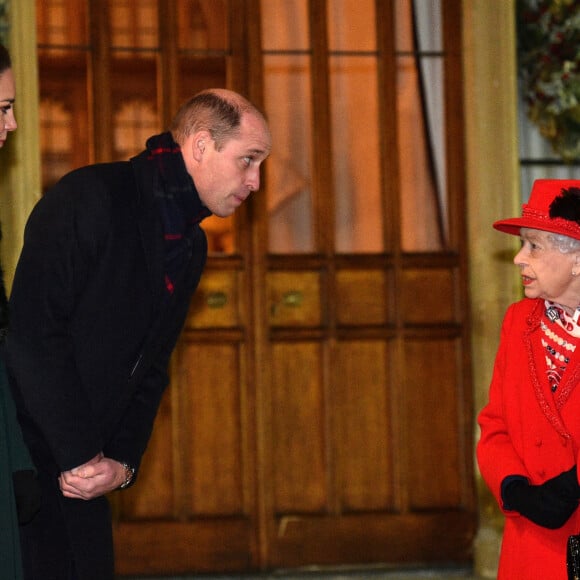 Catherine Kate Middleton, duchesse de Cambridge, le prince William, duc de Cambridge, la reine Elisabeth II d'Angleterre - La famille royale se réunit devant le chateau de Windsor pour remercier les membres de l'Armée du Salut et tous les bénévoles qui apportent leur soutien pendant l'épidémie de coronavirus (COVID-19) et à Noël le 8 décembre 2020.