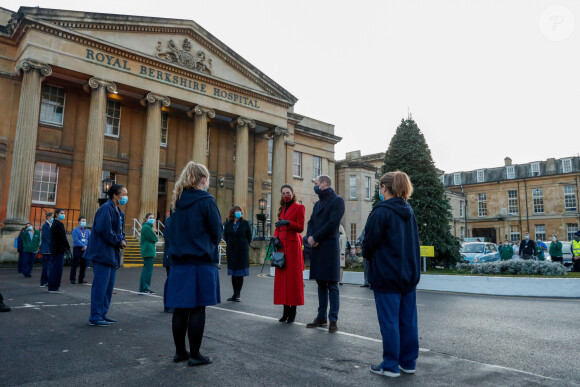 Le prince William, duc de Cambridge, et Catherine (Kate) Middleton, duchesse de Cambridge, visitent le Royal Berkshire Hospital de Reading, dans le Berkshire, pour rencontrer le personnel du NHS et transmettre leurs remerciements au nom de la nation pour leurs efforts inlassables pendant l'épidémie de Coronavirus (COVID-19). Reading, le 8 décembre 2020.