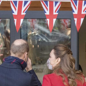 Le prince William, duc de Cambridge, et Catherine (Kate) Middleton, duchesse de Cambridge, lors d'une visite à Cleeve Court Residential Care, Cleeve Green, à Twerton, Bath, le personnel partage son expérience en matière de soins et comment aider les résidents à rester en contact avec leurs proches tout au long de l'épidémie de Coronavirus (COVID-19), à Bath le 8 décembre 2020.
