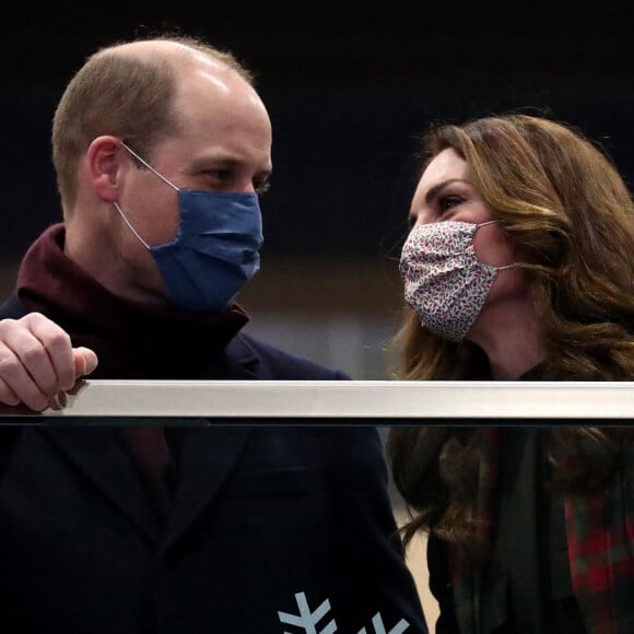 Le prince William, duc de Cambridge, et Catherine Kate Middleton, duchesse de Cambridge prennent un train à la Gare d'Euston pour une tournée à travers le Royaume Uni le 6 décembre 2020.