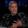 George Clooney révèle qu'il se coupe lui-même les cheveux depuis des années avec un Flowbees dans l'émission Jimmy Kimmel Live! à Los Angeles, décembre 2020.