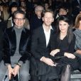 Federico Marchetti, Romain Grosjean et sa femme Marion Jollès - People au défilé de mode Moncler Gamme Bleu collection Printemps-Eté 2017 lors de la fashion week Homme à Milan, le 15 janvier 2017.