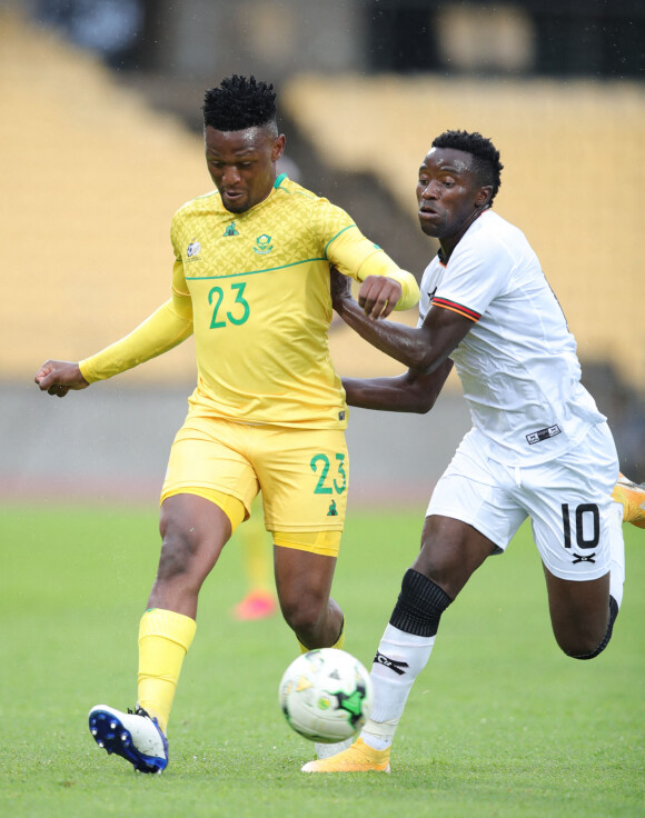 Le footballeur sud-africain Motjeka Madisha lors du match Afrique du Sud - Zambie, le 11 octobre 2020.