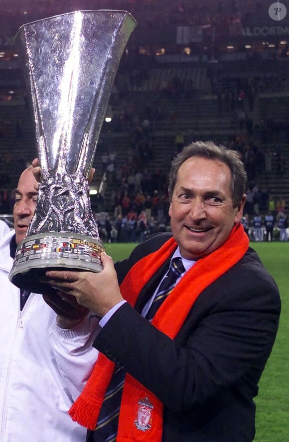 Gérard Houllier, vainqueur de la Coupe de l'UEFA (désormais appelée Europa League) avec Liverpool en 2001.