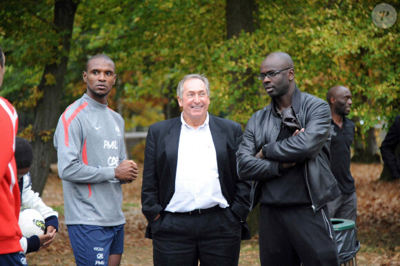 Éric Abidal, Gérard Houllier et Lilian Thuram en septembre 2011.