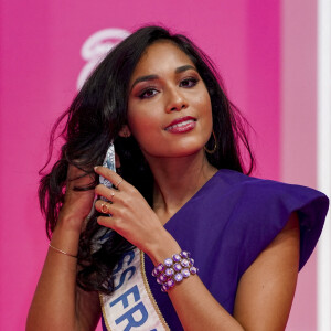 Clemence Botino (Miss France 2020) - Photocall et cérémonie de la soirée d'ouverture du festival Canneseries saison 3 au palais des festivals à Cannes le 9 octobre 2020. © Norbert Scanella / Panoramic / Bestimage