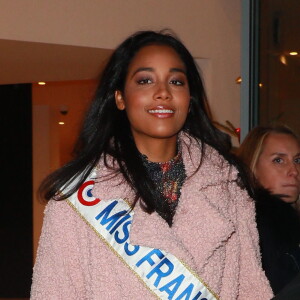 Clémence Botino (Miss France 2020) quitte la station Fun radio à Neuilly-sur-Seine le 16 décembre 2019. Née à Baie-Mahault en Guadeloupe, la jeune brune, qui mesure 1m75 est en première année de master d'histoire des arts à la Sorbonne.