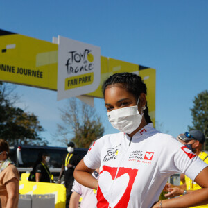 Exclusif - Clémence Botino (Miss France 2020) - Fan Park dans la zone de départ de la 10ème étape du Tour de France 2020 - L'association "Mécénat Chirurgie Cardiaque" a invité ses ambassadeurs à parcourir une partie de l'étape juste avant le départ des coureurs du Tour de France 2020 pour mettre en lumière l'Association, entre Châtelaillon-Plage et l'Île de Ré, le 8 septembre 2020. © Christophe Clovis/Bestimage 