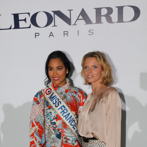 Clémence Botino (Miss France 2020) et Sylvie Tellier - Arrivées au défilé de mode prêt-à-porter automne-hiver 2020/2021 Leonard à Paris. Le 27 février 2020 © Veeren Ramsamy - Christophe Clovis / Bestimage 