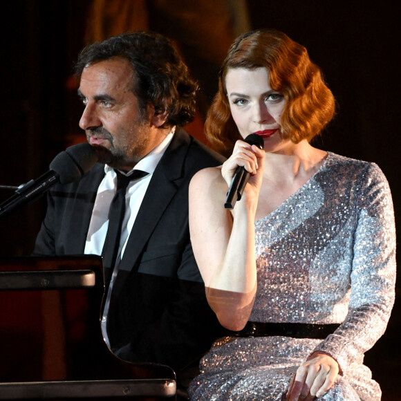 Exclusif - André Manoukian et Elodie Frégé durant le deuxième jour d'enregistrement de l'émission de télévision "Nice Jazz Festival" au Théâtre de Verdure à Nice, le 25 juillet 2020. © Bruno Bebert / Bestimage