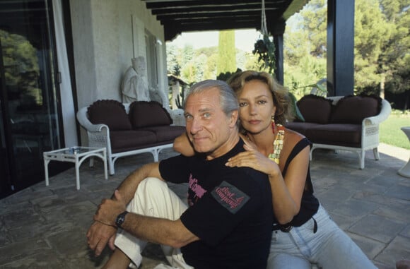 Archives - En France, à Saint-Tropez, rendez-vous avec Caroline CELLIER et son mari Jean POIRET, tous deux en vacances. © Alain Canu via Bestimage