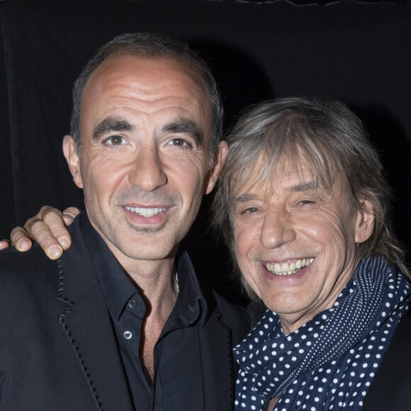 Exclusif - Nikos Aliagas et Jean-Louis Aubert - Backstage de l'enregistrement de l'émission "La Chanson secrète 4" à Paris. Le 17 décembre 2019. © Gaffiot-Perusseau / Bestimage