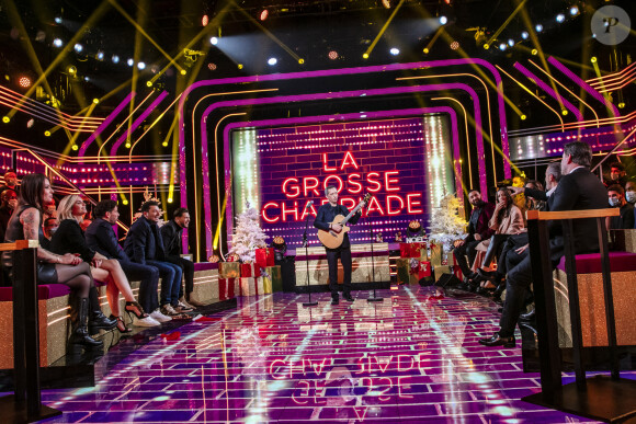 Exclusif -  SilentJill, Clara Morgane, Redouane Bougheraba, Kev Adams, Rayane Bensetti, Gad Elmaleh, Cyril Hanouna, Camille Lellouche, Elie Semoun - Enregistrement de l'émission "La grosse charriade", présentée par C.Hanouna et diffusée le 17 décembre sur C8. Le 10 décembre 2020 © Jack Tribeca / Bestimage 