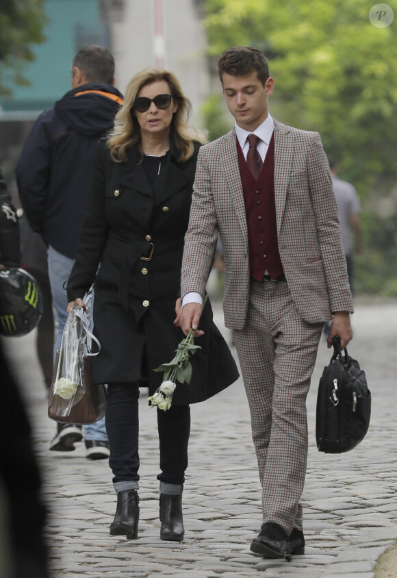 Valérie Trierweiler et son fils Léonard Trierweiler - Obsèques de Christophe Michel (mari de JL Romero) au crématorium du cimetière du Père Lachaise à Paris le 6 juin 2018.