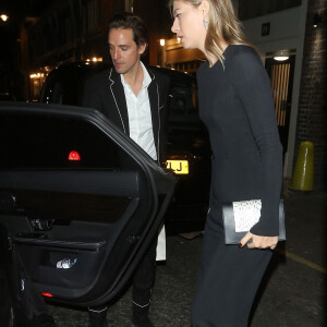 Exclusif - Maria Sharapova et son nouveau compagnon Alexander Gilkes à la sortie de la soirée caritative "Uganda Vogue Charity Evening" à Londres, le 19 octobre 2018. 