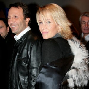Estelle Lefébure et Arthur après l'avant-première de "Bienvenue chez les Ch'tis" à Paris, le 18 février 2008.