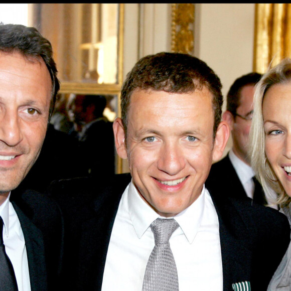 Dany Boon, Arthur et Estelle Lefébure au ministère de la Culture. 