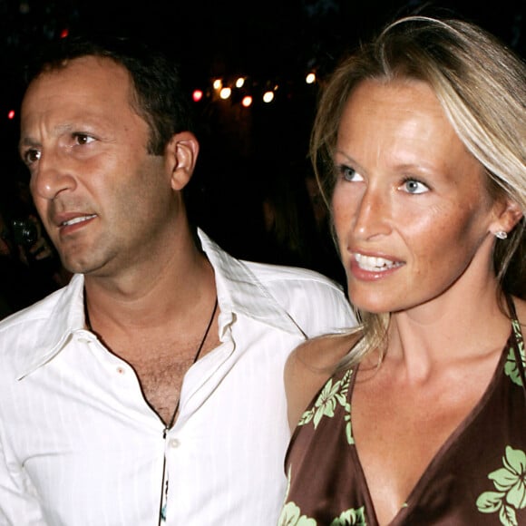 Estelle Lefébure et son compagnon - avant première du film "Il ne faut jurer de rien" à St-Tropez. 