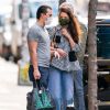Katie Holmes et son compagnon Emilio Vitolo Jr., très amoureux, s'embrassent à New York le 27 novembre 2020.