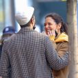Exclusif - Katie Holmes et son compagnon Emilio Vitolo Jr s'embrassant devant son restaurant de New York le 3 novembre 2020.   