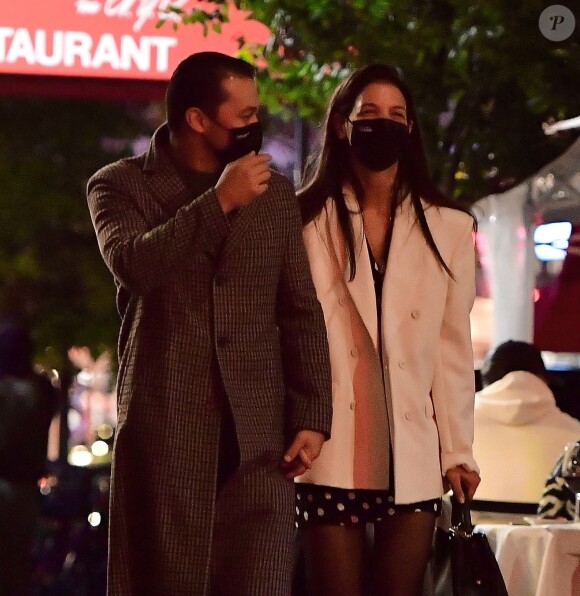 Exclusif - Katie Holmes et son compagnon Emilio Vitolo Jr sont allés diner en amoureux à New York pendant l'épidémie de coronavirus (Covid-19), le 4 octobre 2020 
