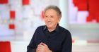Michel Drucker donne de ses nouvelles par téléphone dans "Les Enfants de la télé", sur France 2.