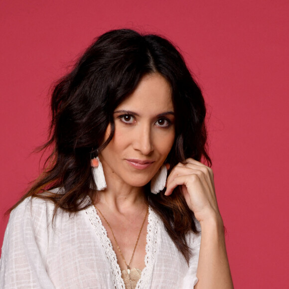 Fabienne Carat, une des comédiennes de la série "Plus Belle la Vie", diffusée sur France 3, durant une séance photo en studio à Marseille, le 30 juillet 2020. © Bruno Bebert / Bestimage
