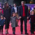 Le prince William, duc de Cambridge, et Catherine (Kate) Middleton, duchesse de Cambridge, avec leurs enfants le prince George, la princesse Charlotte et le prince Louis ont assisté à un spectacle donné en l'honneur des personnes qui ont été mobilisées pendant la pandémie au Palladium à Londres, décembre 2020.