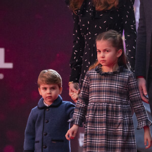 Le prince George, la princesse Charlotte et le prince Louis ont assisté à un spectacle donné en l'honneur des personnes qui ont été mobilisées pendant la pandémie au Palladium à Londres, Royaume Uni, le 11 décembre 2020.