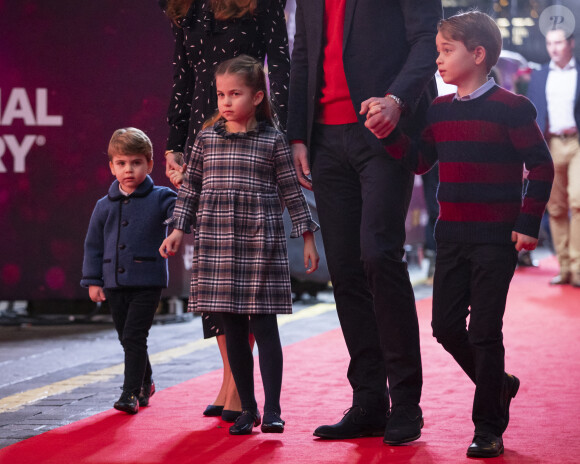 Le prince George, la princesse Charlotte et le prince Louis ont assisté à un spectacle donné en l'honneur des personnes qui ont été mobilisées pendant la pandémie au Palladium à Londres, Royaume Uni, le 11 décembre 2020.