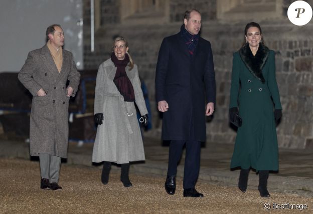 Le prince Edward de Wessex, la comtesse Sophie de Wessex , le prince William, duc de Cambridge, Catherine Kate Middleton, duchesse de Cambridge - La famille royale se réunit devant le chateau de Windsor pour remercier les membres de l'Armée du Salut et tous les bénévoles qui apportent leur soutien pendant l'épidémie de coronavirus (COVID-19) et à Noël le 8 décembre 2020.