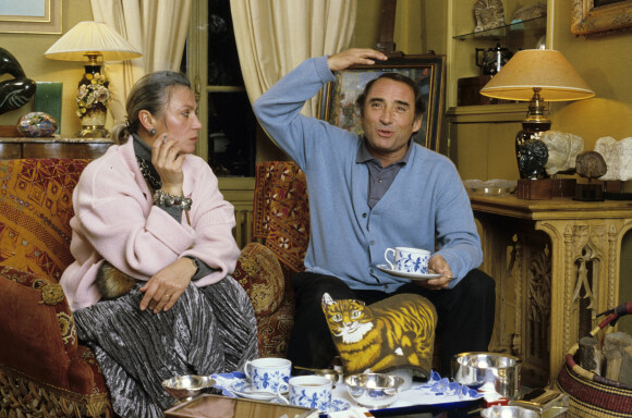 Archives - En France, rendez-vous avec Claude Brasseur et sa femme Michèle à leur domicile. Le 29 janvier 1986. © Michel Marizy via Bestimage