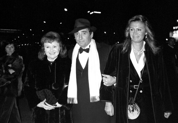 Archives - Odette Joyeux, son fils Claude Brasseur et son épouse Michele Combon. Cérémonie des César en 1980.