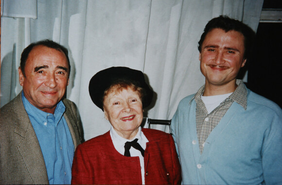 Archives - Claude Brasseur avec sa mère Odette Joyeux et son fils Alexandre Brasseur en janvier 2000 au Théâtre à Paris. © Denis Guignebourg / BestImage
