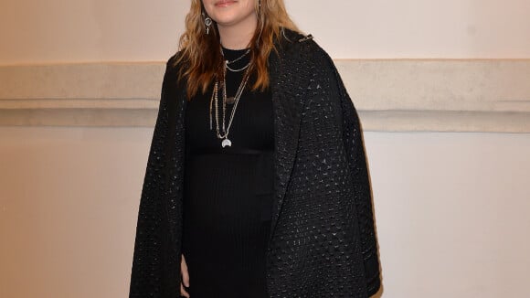 Louane enceinte de sa fille Esmée : photo inédite, juste avant l'accouchement