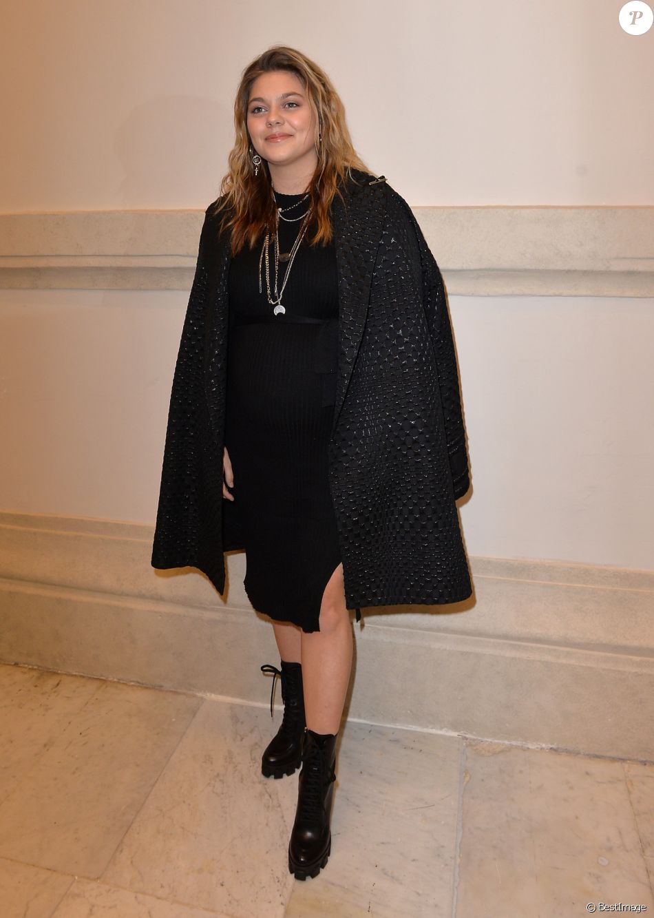 Louane Emera (enceinte) lors du photocall du dernier défilé de mode Haute-Couture printemps-été 2020 "Jean-Paul Gaultier" au théâtre du Châtelet à Paris, France, le 22 janvier 2020. © Veeren-Clovis/Bestimage