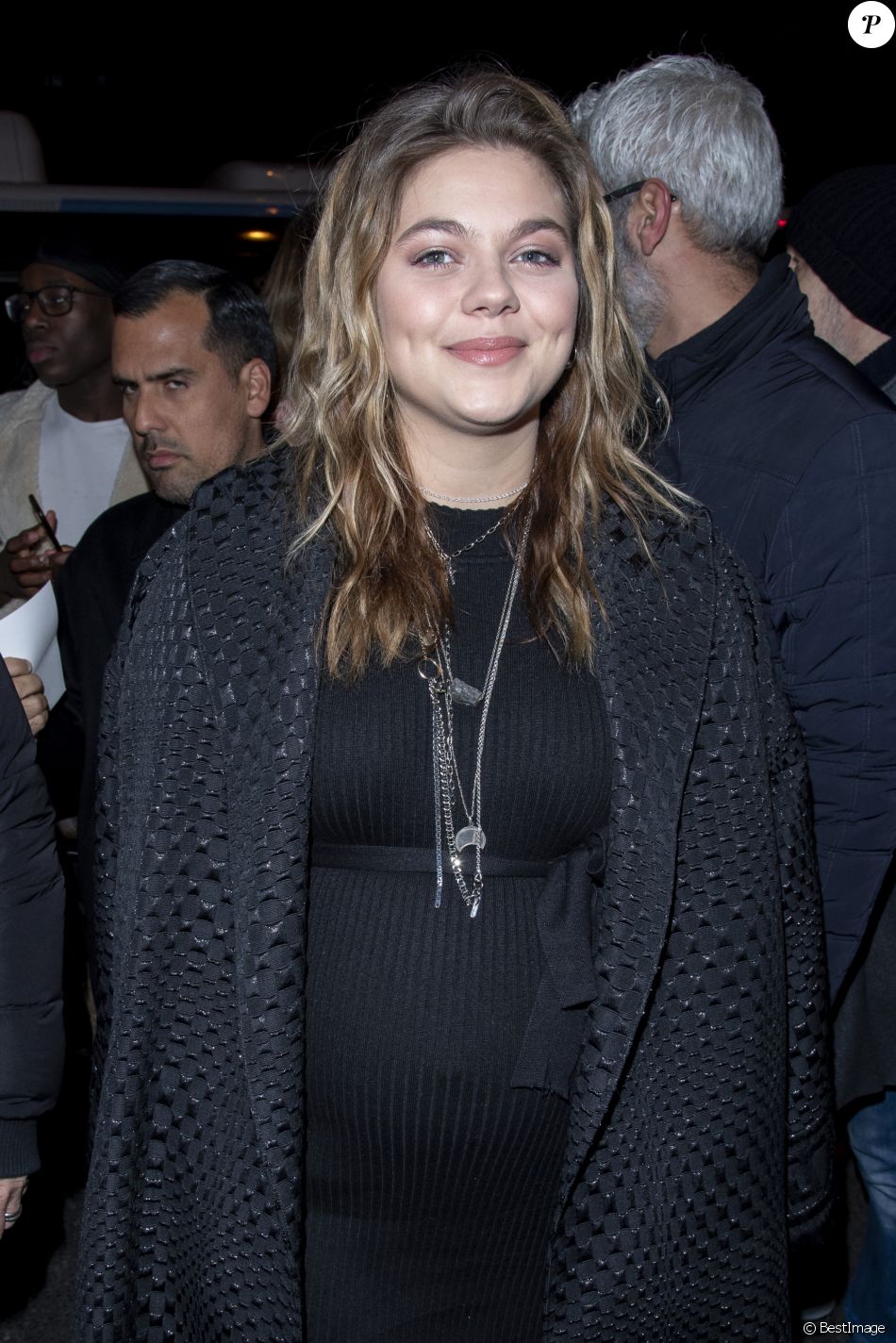 Louane Emera (enceinte) - Les célébrités arrivent au défilé de mode Haute-Couture printemps-été 2020 "Jean-Paul Gaultier" au théâtre du Châtelet à Paris le 22 janvier 2020.