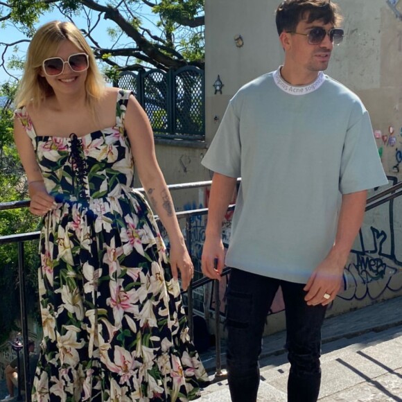 Louane a partagé des photos avec son compagnon Florian Rossi sur Instagram le 27 décembre 2020.