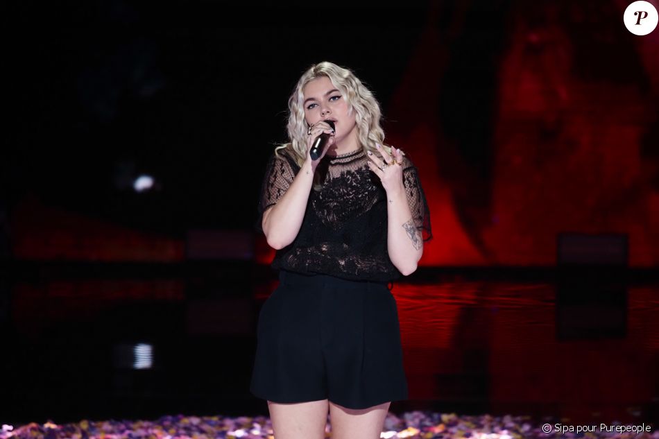 Louane à la 22e édition des NRJ Music Awards à la Seine musicale, le 5 décembre 2020.