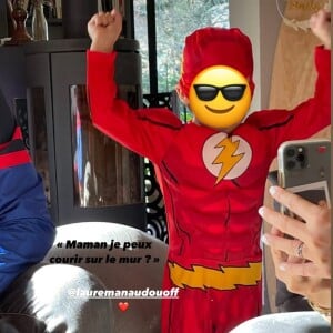 Laure Manaudou a partagé une photo de son fils Lou (3 ans) déguisé en Flash sur Instagram le 25 décembre 2020.